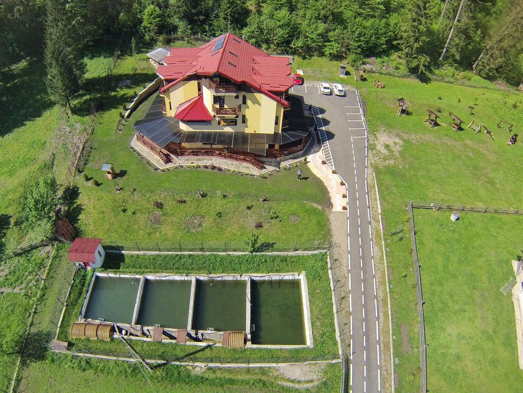 Pensiunea Geona Poiana Teiului Esterno foto