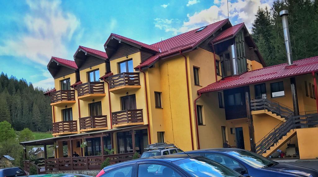Pensiunea Geona Poiana Teiului Esterno foto