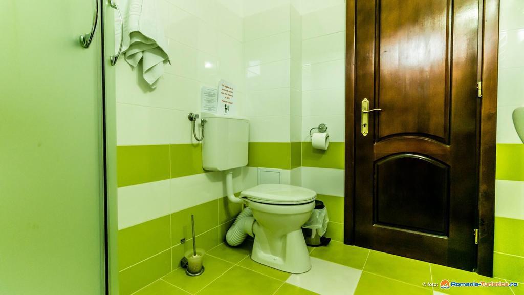 Pensiunea Geona Poiana Teiului Esterno foto
